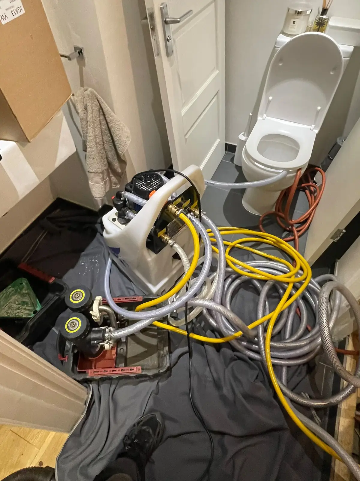 Drake carrying out a full system power flush